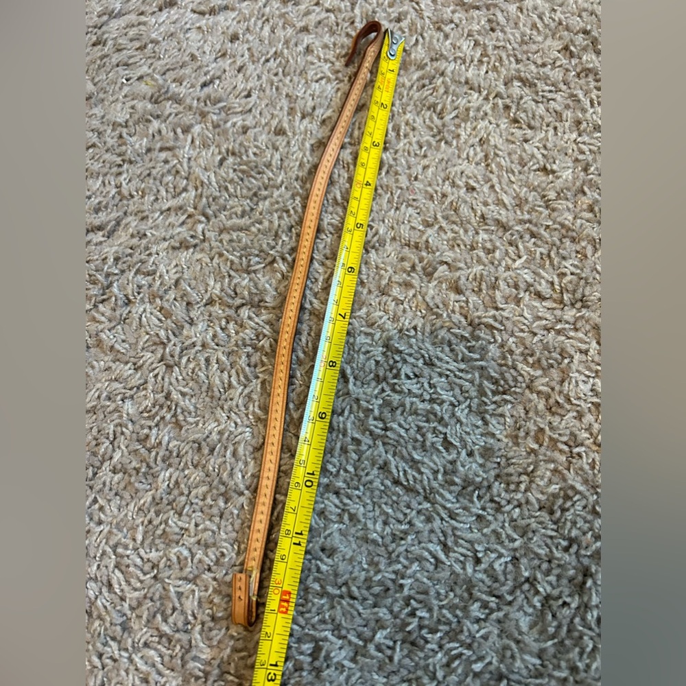 Louis Vuitton pochette strap